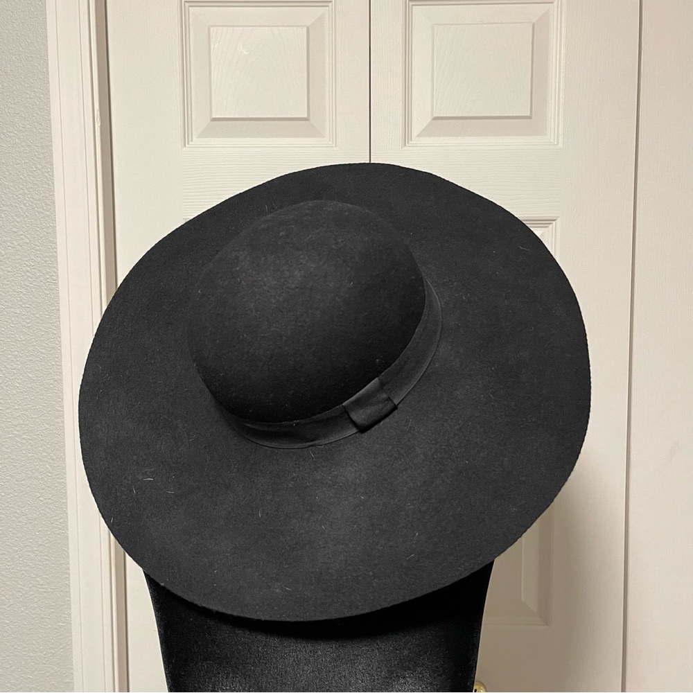 Divided | Black hat - Picture 2 of 6